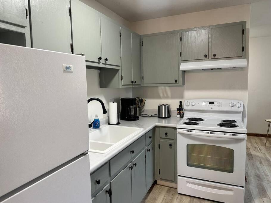 Capital Suite On 6Th Street - King Bed / Downtown! Springfield Exterior photo