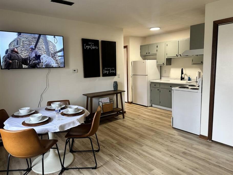 Capital Suite On 6Th Street - King Bed / Downtown! Springfield Exterior photo
