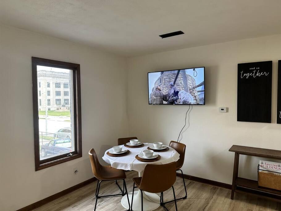 Capital Suite On 6Th Street - King Bed / Downtown! Springfield Exterior photo